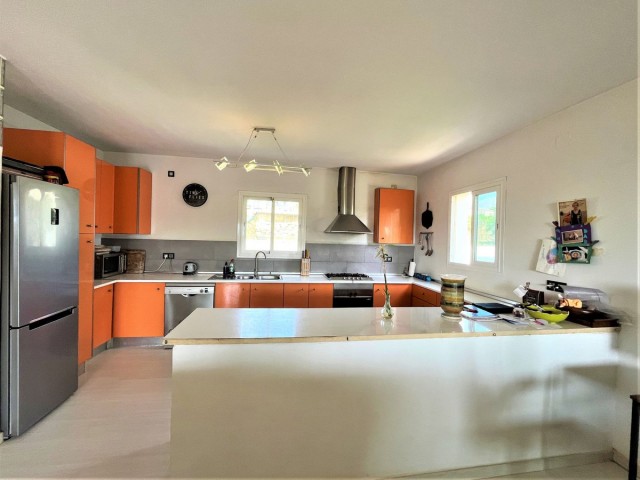 3 Makuuhuoneen Huvila Estepona