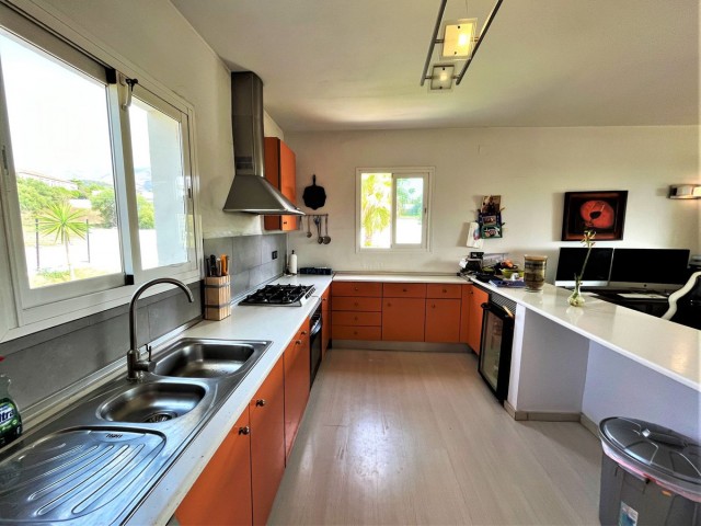 3 Makuuhuoneen Huvila Estepona