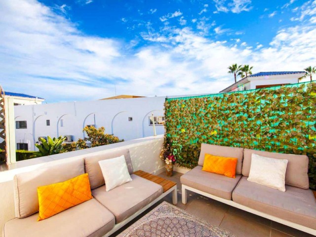 4 Bedrooms Townhouse in Diana Park