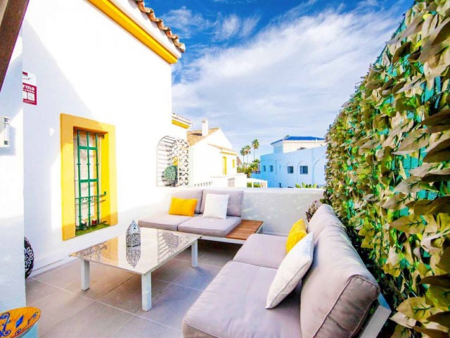 4 Bedrooms Townhouse in Diana Park