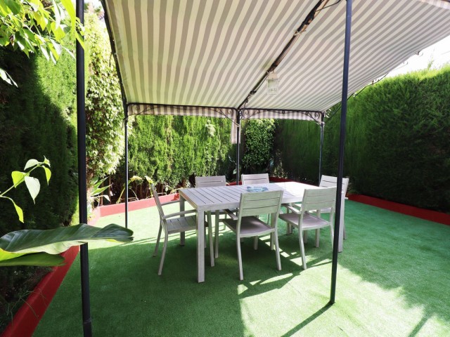 4 Bedrooms Townhouse in Diana Park