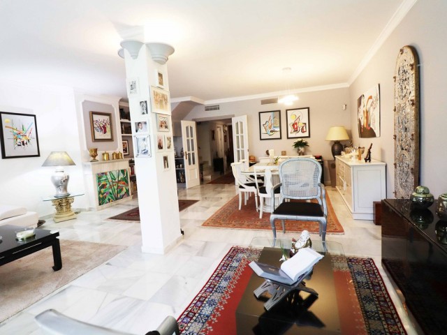 4 Bedrooms Townhouse in Diana Park