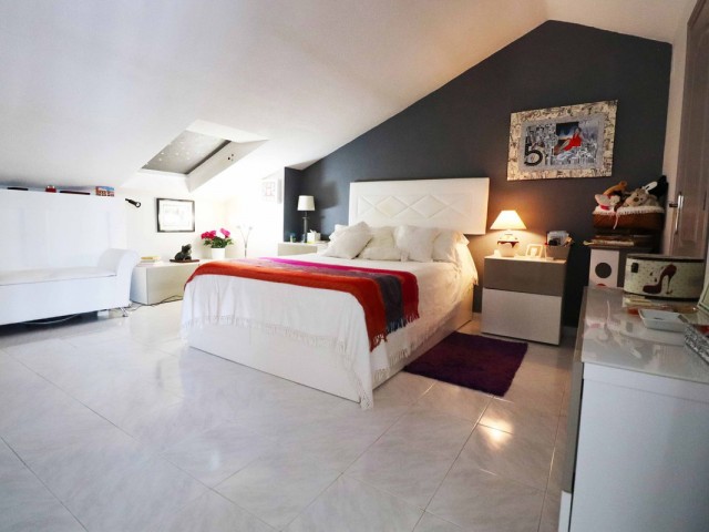 4 Bedrooms Townhouse in Diana Park