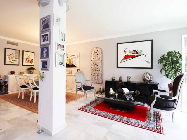 Maison mitoyenne avec 4 Chambres  à Diana Park