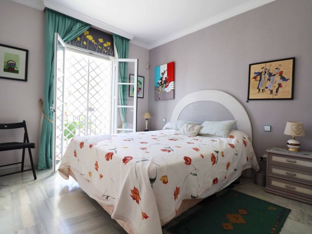 Maison mitoyenne avec 4 Chambres  à Diana Park