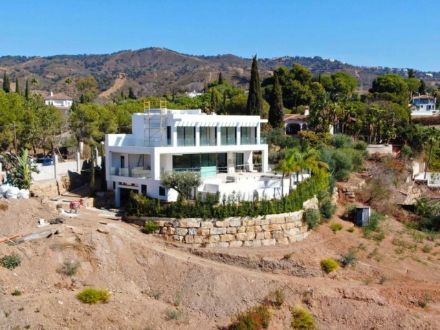 4 Soveroms Villa i Elviria