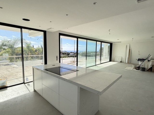 4 Bedrooms Villa in Elviria