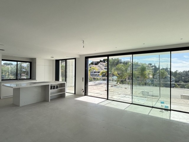 4 Bedrooms Villa in Elviria