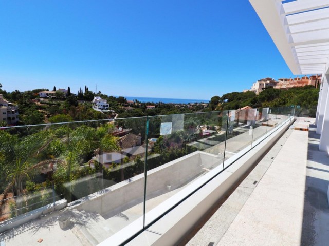 4 Bedrooms Villa in Elviria