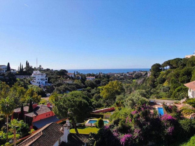 4 Bedrooms Villa in Elviria