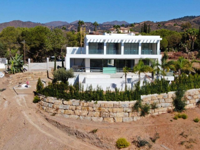 4 Bedrooms Villa in Elviria