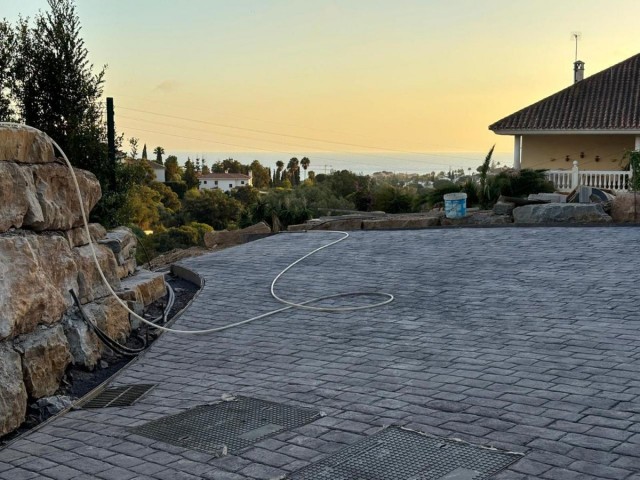 4 Bedrooms Villa in Elviria