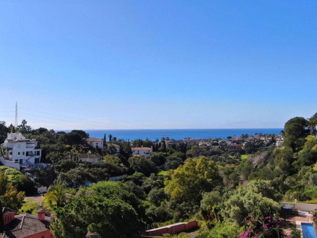 Villa con 4 Dormitorios  en Elviria