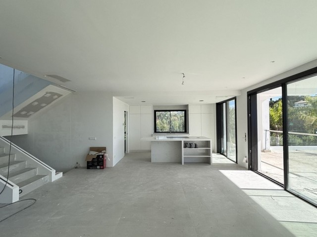 Villa con 4 Dormitorios  en Elviria