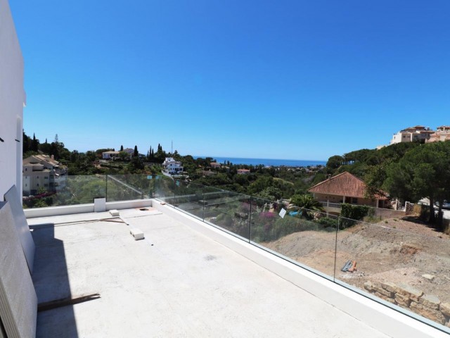 Villa con 4 Dormitorios  en Elviria