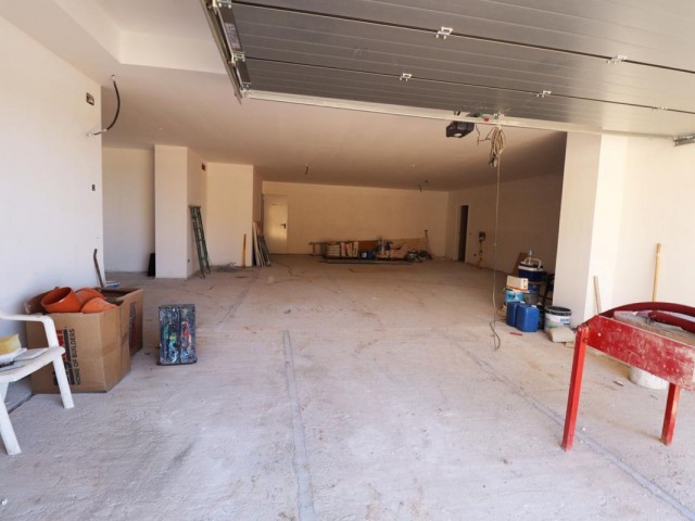 Villa con 4 Dormitorios  en Elviria