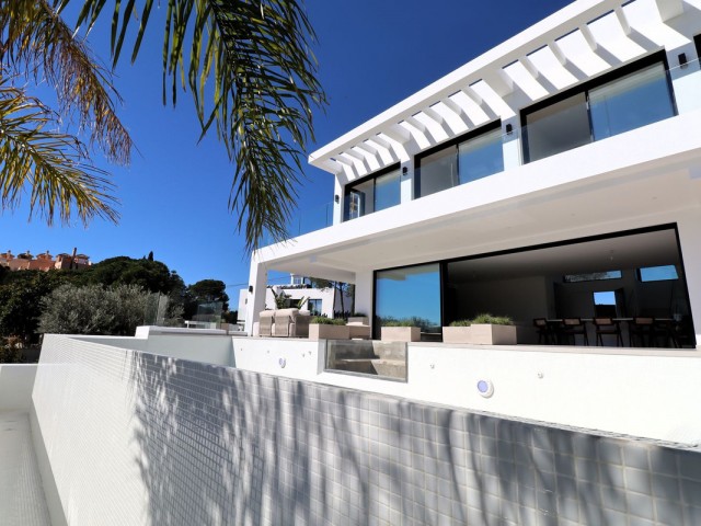 Villa con 4 Dormitorios  en Elviria