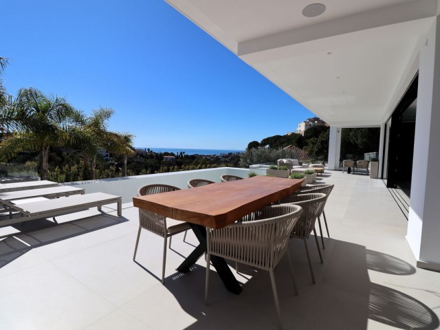 Villa con 4 Dormitorios  en Elviria