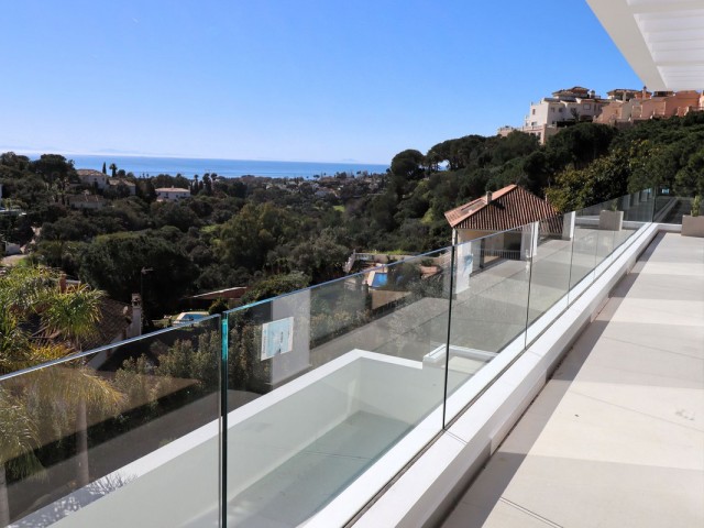 Villa con 4 Dormitorios  en Elviria