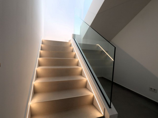 Villa con 4 Dormitorios  en Elviria