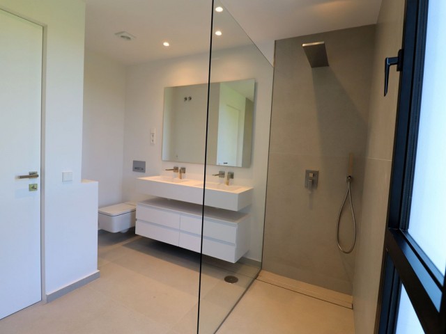 4 Schlafzimmer Villa in Elviria