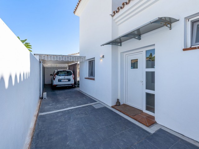 3 Bedrooms Villa in Costalita