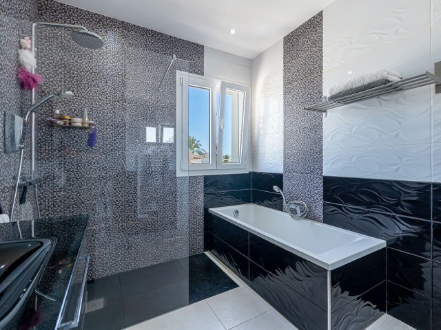 3 Bedrooms Villa in Costalita