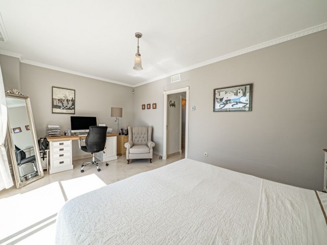 4 Soveroms Villa i Estepona