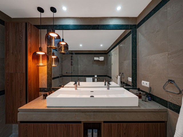 4 Soveroms Villa i Estepona