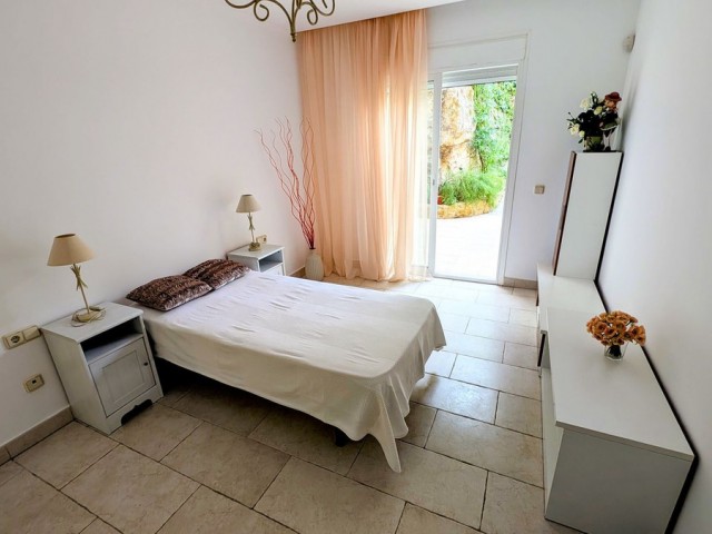 2 Bedrooms Apartment in Benahavís