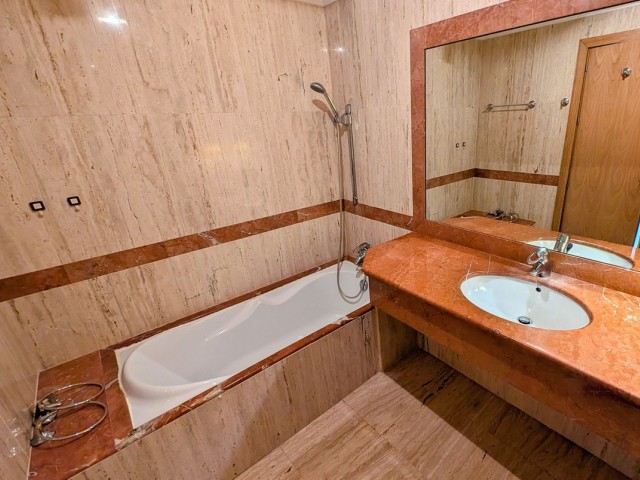 2 Bedrooms Apartment in Benahavís