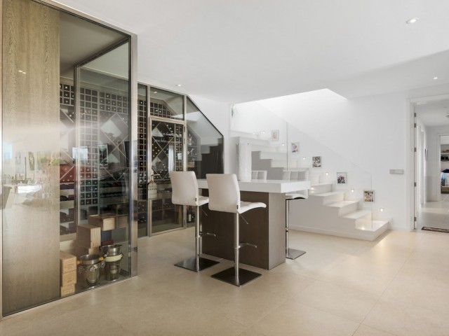 7 Bedrooms Villa in Benahavís