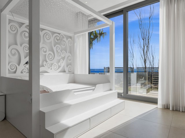 7 Soveroms Villa i Benahavís