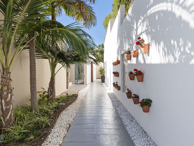 7 Soveroms Villa i Benahavís