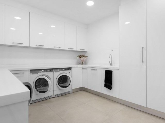 7 Soveroms Villa i Benahavís