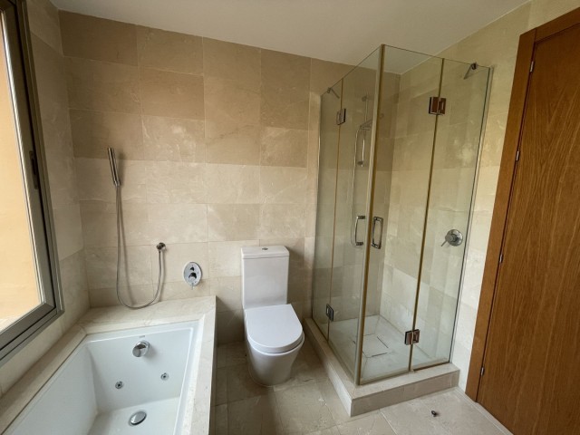 5 Bedrooms Townhouse in Riviera del Sol