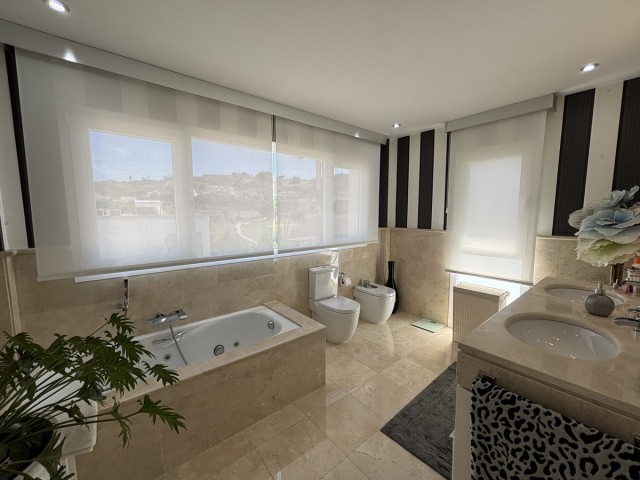 5 Bedrooms Villa in La Cala Golf