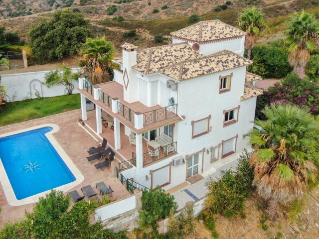 5 Soveroms Villa i Estepona