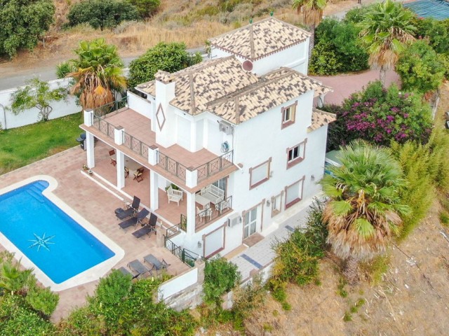 5 Soveroms Villa i Estepona
