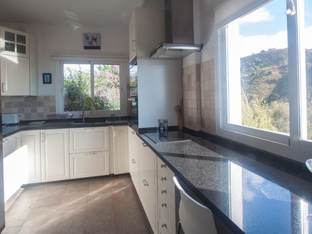 5 Soveroms Villa i Estepona