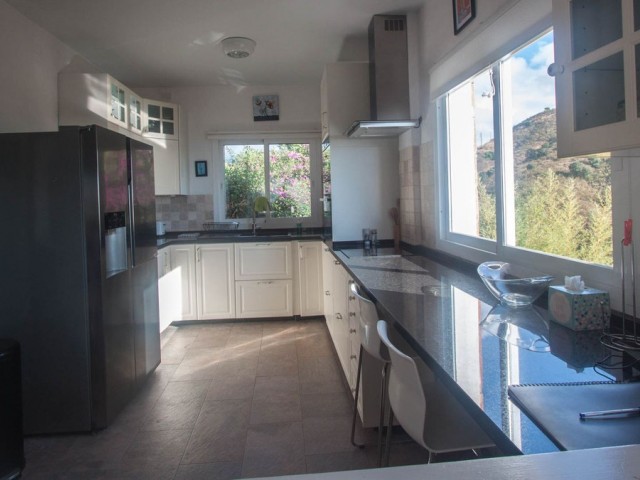 5 Soveroms Villa i Estepona