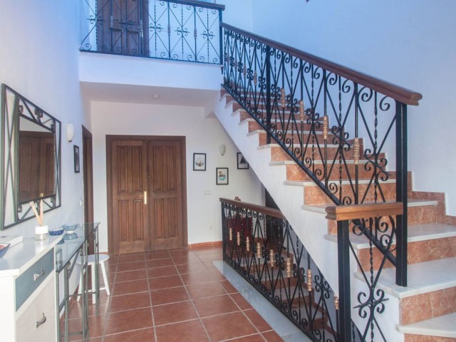 5 Soveroms Villa i Estepona