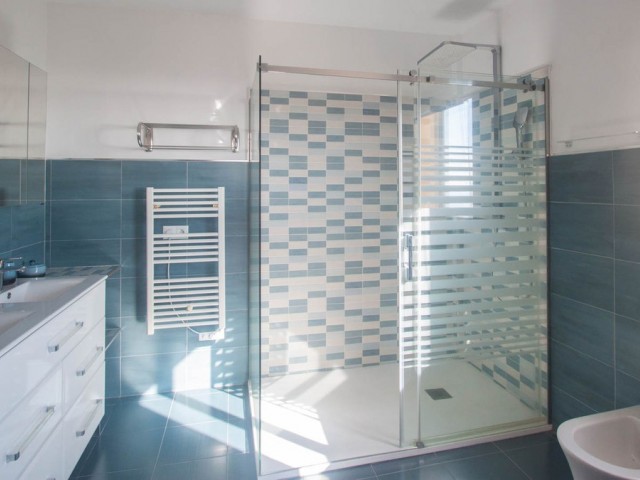 5 Soveroms Villa i Estepona