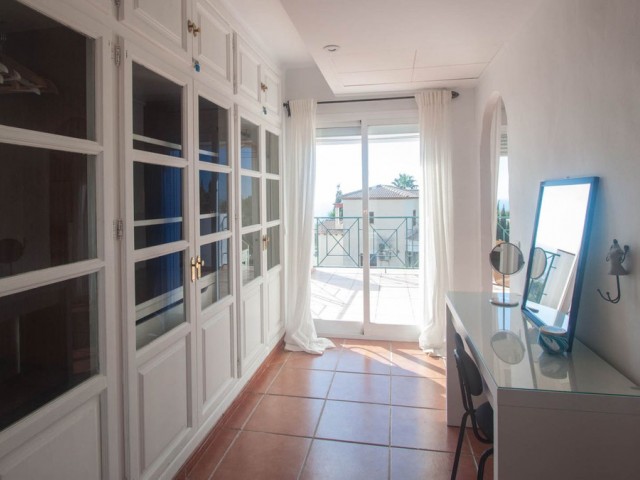 5 Soveroms Villa i Estepona