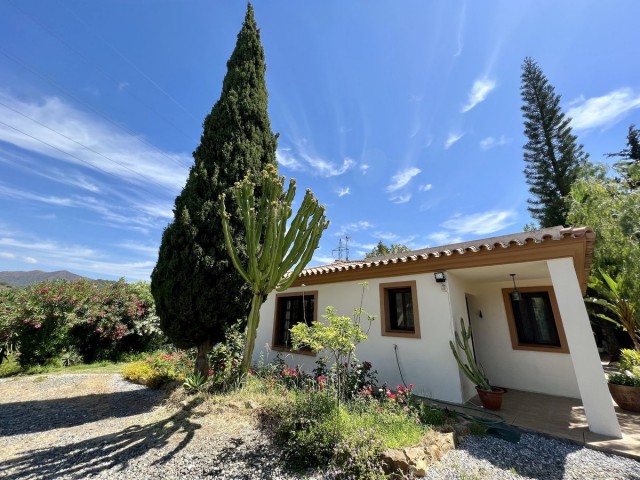 2 Bedrooms Villa in Estepona