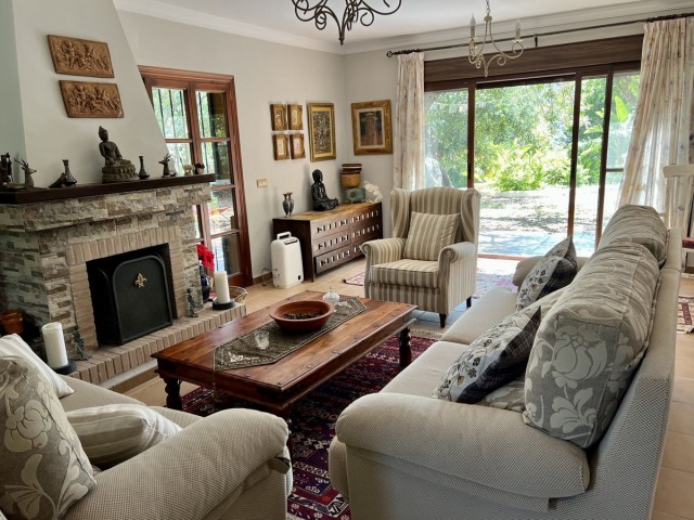 2 Bedrooms Villa in Estepona