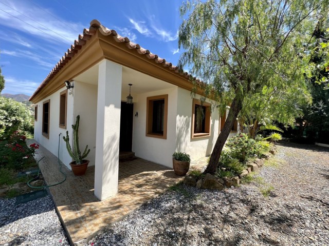 2 Bedrooms Villa in Estepona