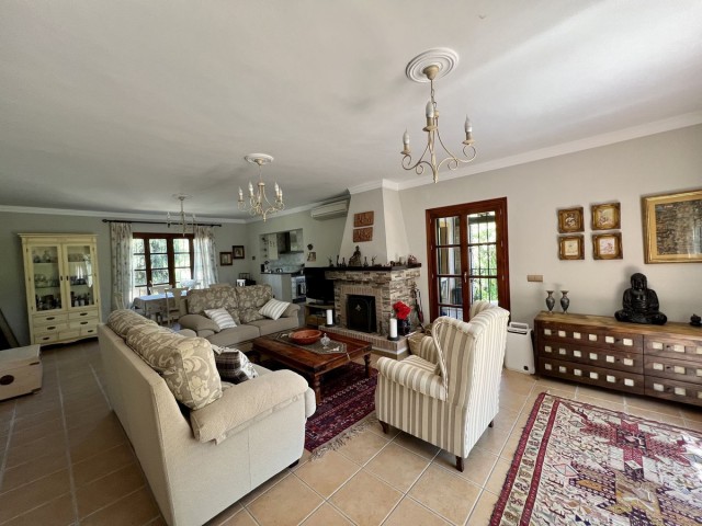 2 Bedrooms Villa in Estepona