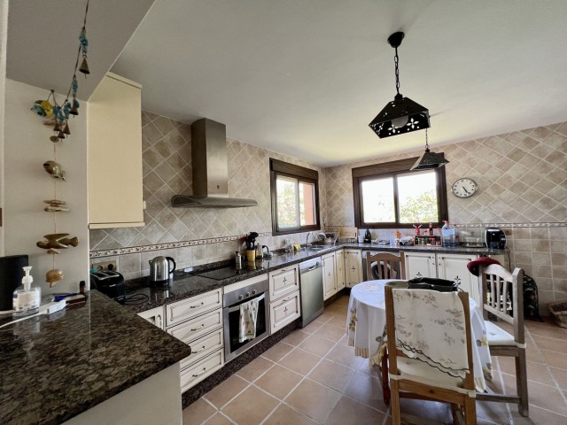 2 Bedrooms Villa in Estepona