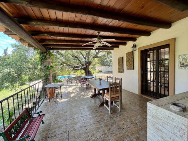 2 Bedrooms Villa in Estepona